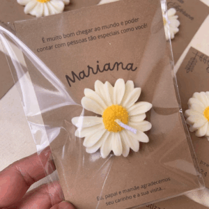 Vela margarida na tag kraft